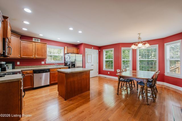 7002 Village Gate Trace, Louisville, KY 40291