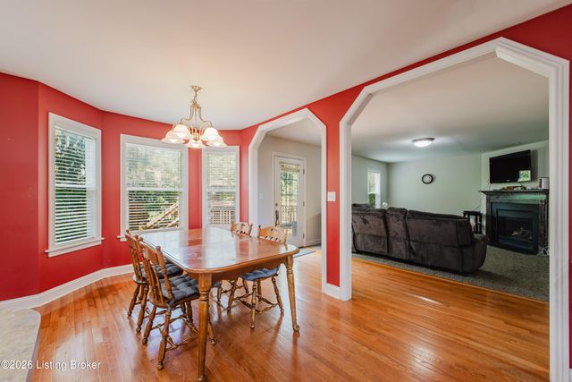 7002 Village Gate Trace, Louisville, KY 40291