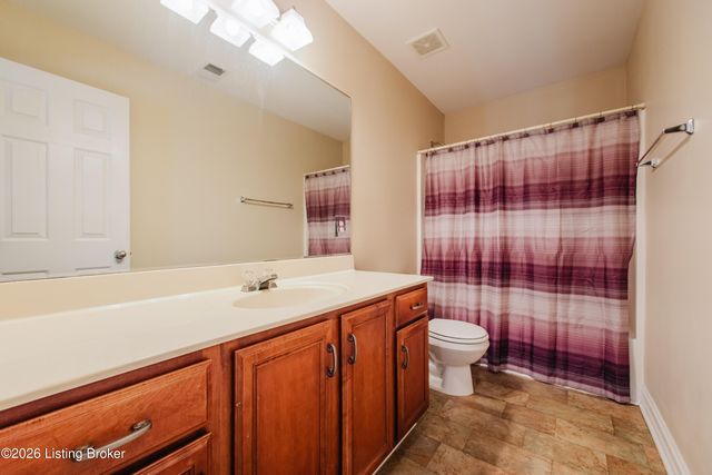 7002 Village Gate Trace, Louisville, KY 40291