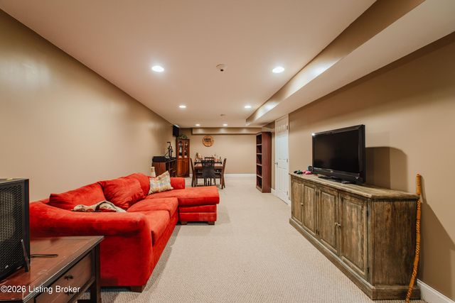 7002 Village Gate Trace, Louisville, KY 40291