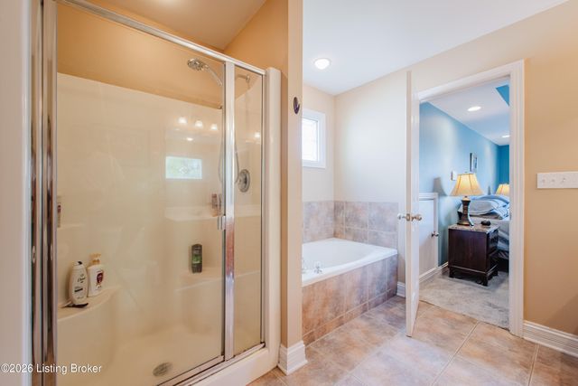 7002 Village Gate Trace, Louisville, KY 40291