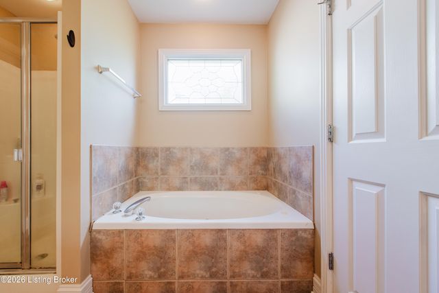 7002 Village Gate Trace, Louisville, KY 40291