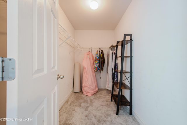 7002 Village Gate Trace, Louisville, KY 40291