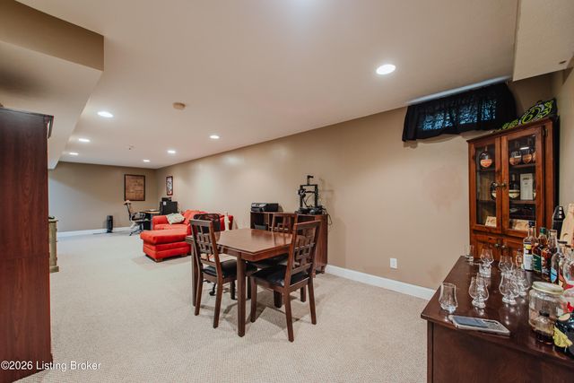 7002 Village Gate Trace, Louisville, KY 40291