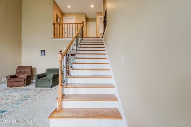 7002 Village Gate Trace, Louisville, KY 40291