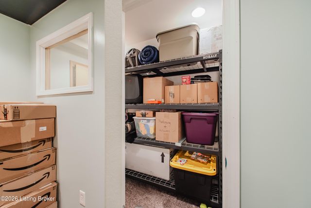7002 Village Gate Trace, Louisville, KY 40291