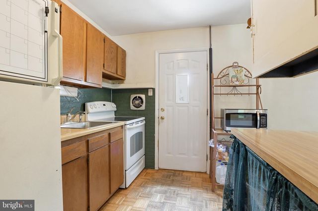 4 CONOY RD, Landisville, PA 17538