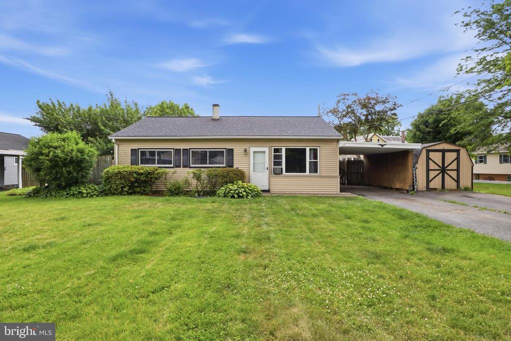4 CONOY RD, Landisville, PA 17538
