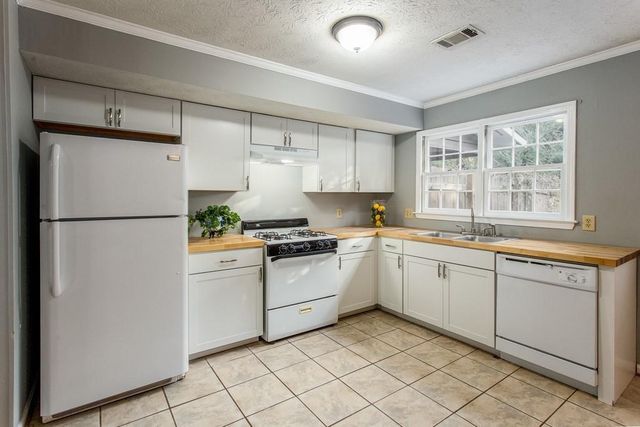 1405 Kennesaw Trace NW, Kennesaw, GA 30144