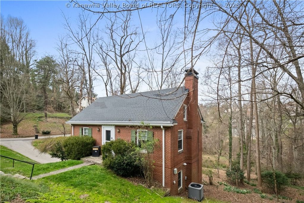 86 Abney Circle N, Charleston, WV 25314