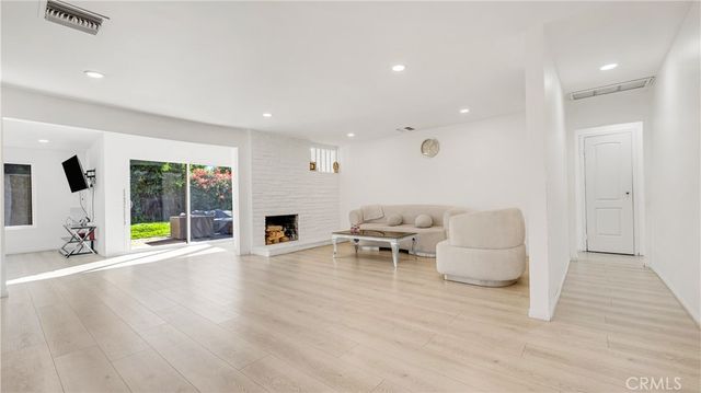 11200 Amestoy, Granada Hills, CA 91344