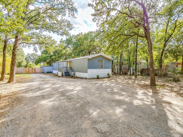 1802 Whispering Oaks Street, Burleson, TX 76028