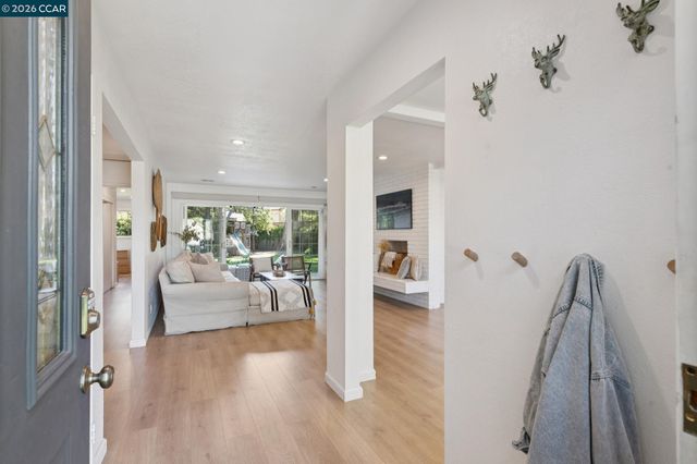 837 Tully Way, Concord, CA 94518