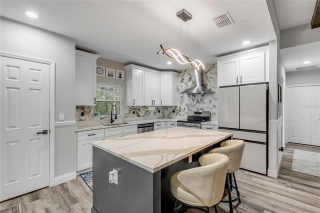 925 11TH AVENUE, Deland, FL 32724