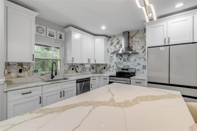 925 11TH AVENUE, Deland, FL 32724