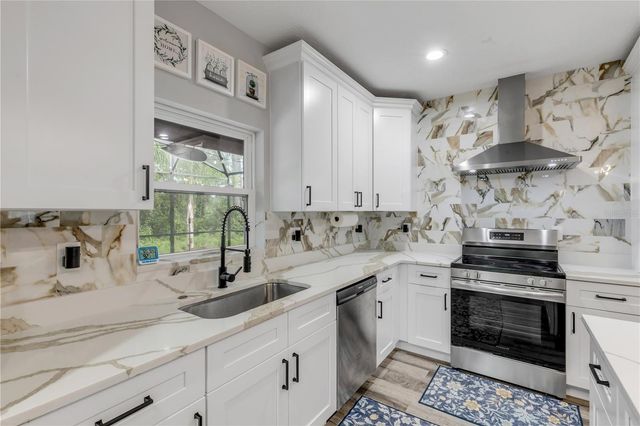 925 11TH AVENUE, Deland, FL 32724