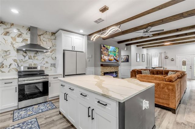925 11TH AVENUE, Deland, FL 32724