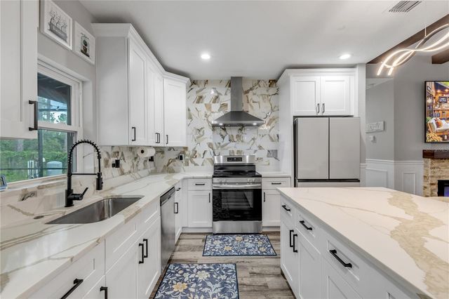 925 11TH AVENUE, Deland, FL 32724