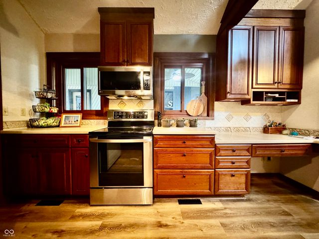 560 Sir Lancelot Drive, Seymour, IN 47274