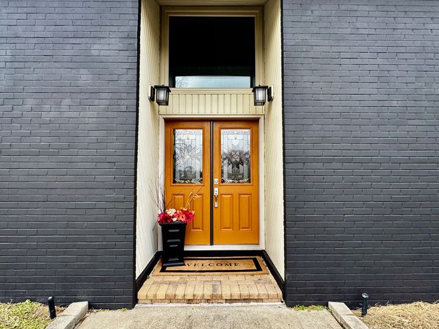 560 Sir Lancelot Drive, Seymour, IN 47274