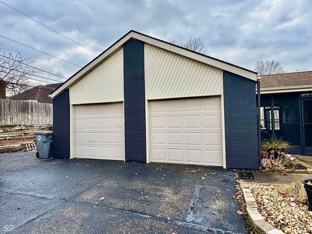 560 Sir Lancelot Drive, Seymour, IN 47274