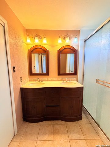 3632 CANDLEKNOLL CIR, San Antonio, TX 78244
