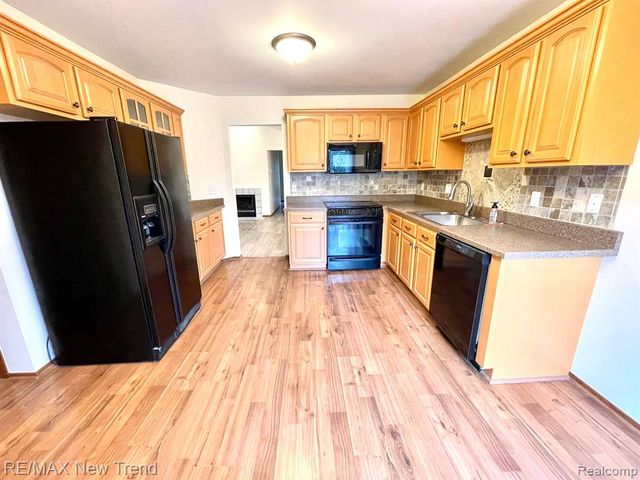 29583 Sierra Pointe Circle, Farmington Hills, MI 48331