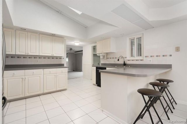 37374 Catherine Marie Drive, Sterling Heights, MI 48312