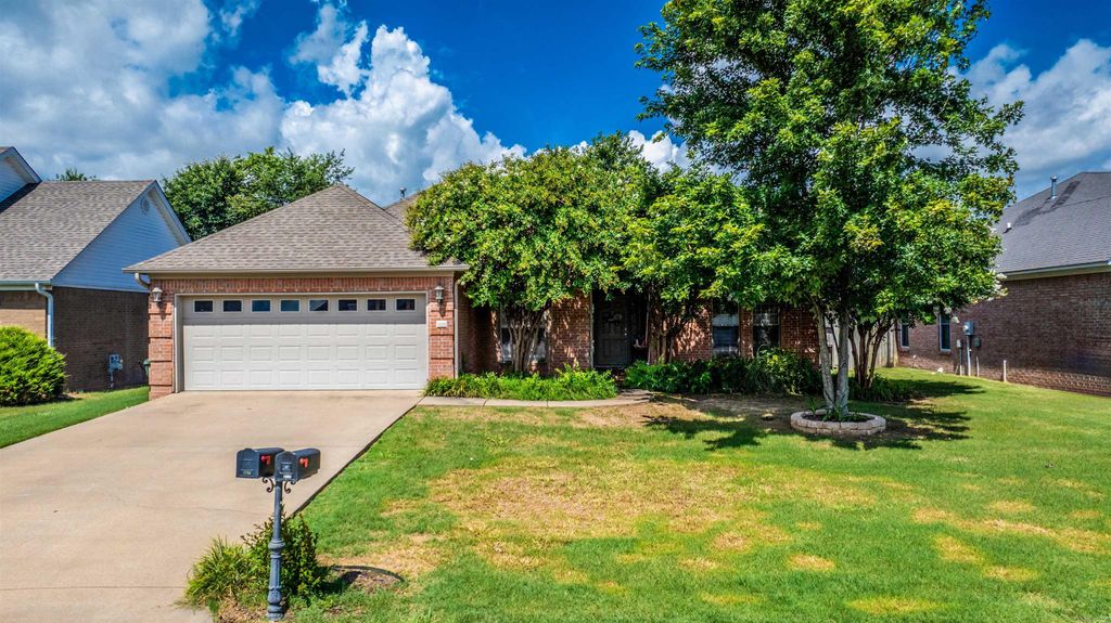 1695 Gardenia, Conway, AR 72034