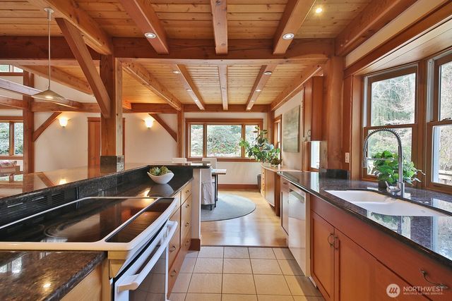 2970 Smugglers Cove Road, Greenbank, WA 98253