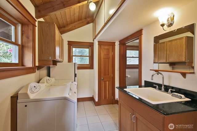 2970 Smugglers Cove Road, Greenbank, WA 98253