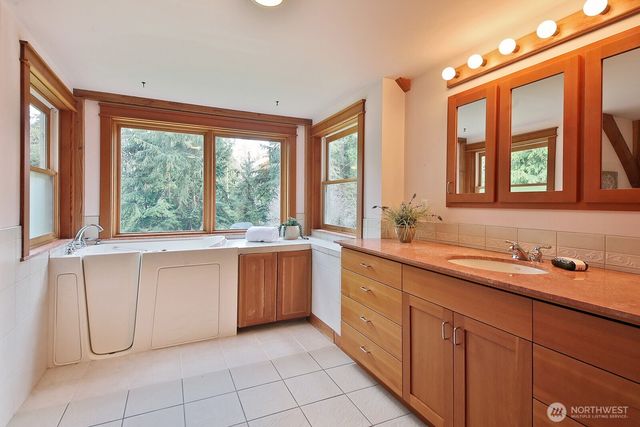 2970 Smugglers Cove Road, Greenbank, WA 98253