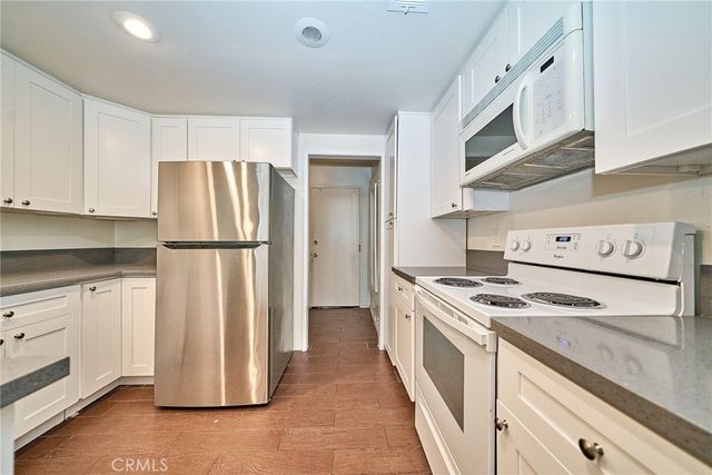380 Deerfield, Irvine, CA 92606