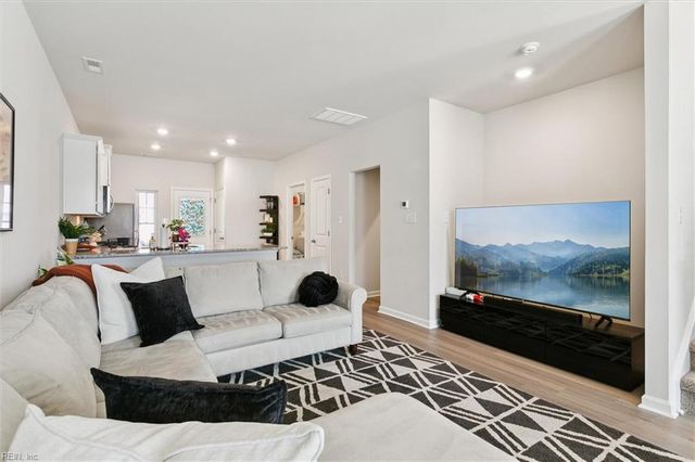 1527 Auckland CT, Newport News, VA 23608