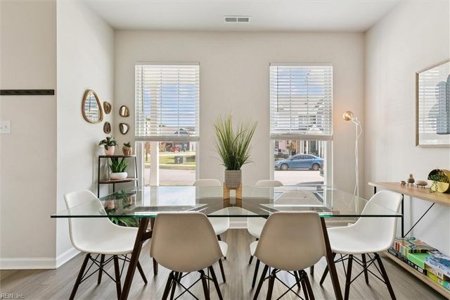 1527 Auckland CT, Newport News, VA 23608