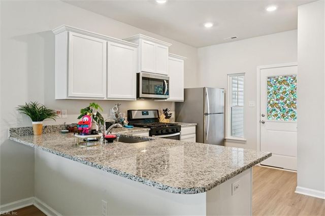 1527 Auckland CT, Newport News, VA 23608