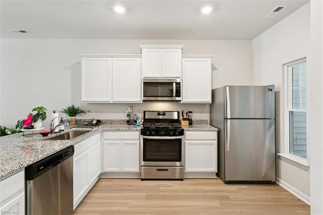 1527 Auckland CT, Newport News, VA 23608