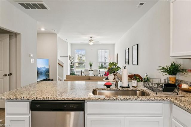 1527 Auckland CT, Newport News, VA 23608