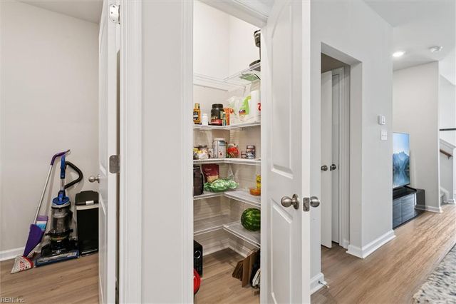 1527 Auckland CT, Newport News, VA 23608