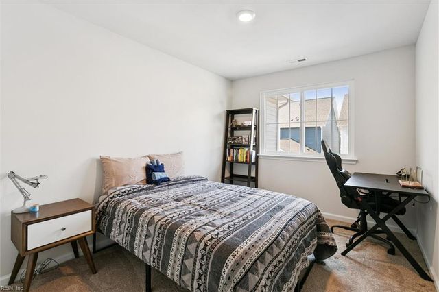 1527 Auckland CT, Newport News, VA 23608