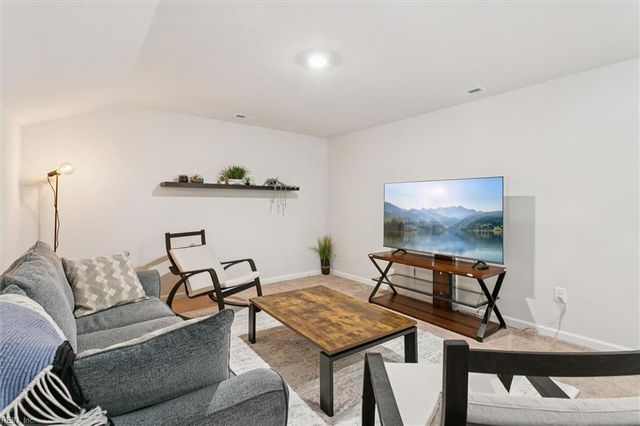 1527 Auckland CT, Newport News, VA 23608