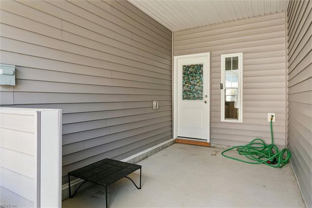 1527 Auckland CT, Newport News, VA 23608