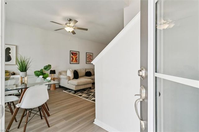 1527 Auckland CT, Newport News, VA 23608