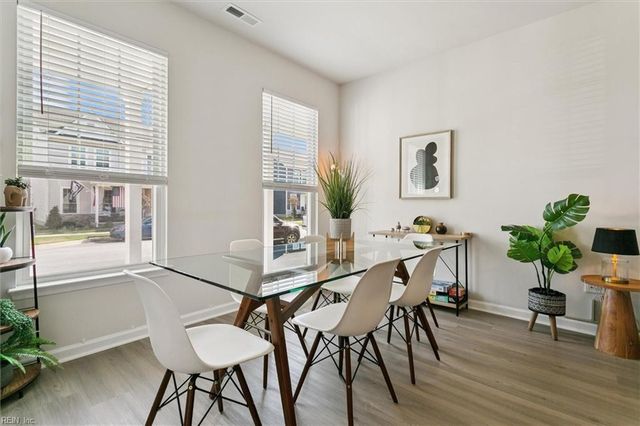 1527 Auckland CT, Newport News, VA 23608