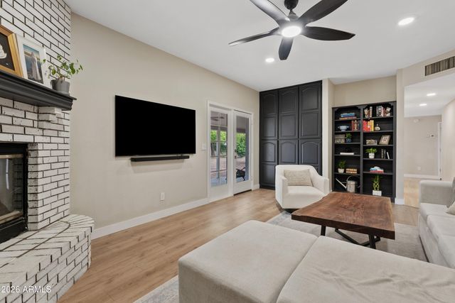 936 S LINDA Circle, Mesa, AZ 85204