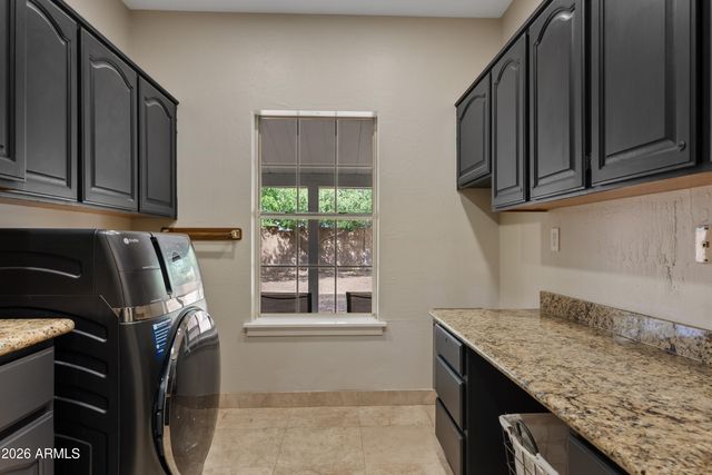 936 S LINDA Circle, Mesa, AZ 85204