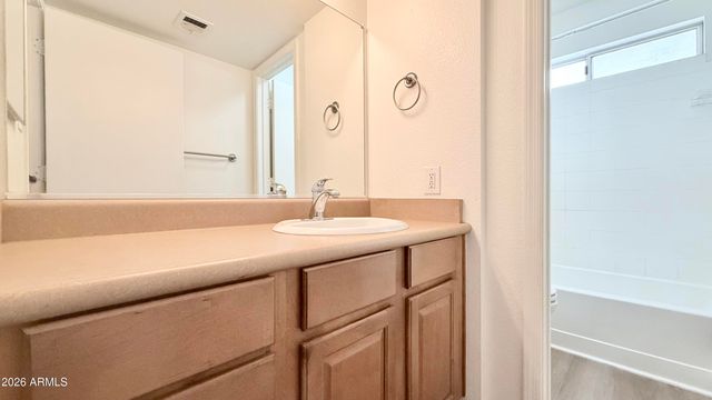 1880 E MORTEN Avenue 202, Phoenix, AZ 85020