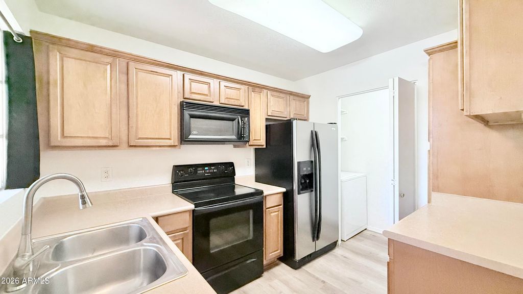 1880 E MORTEN Avenue 202, Phoenix, AZ 85020