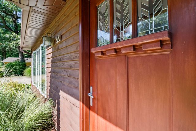 66 Ski Hill Road, Ogden Dunes, IN 46368