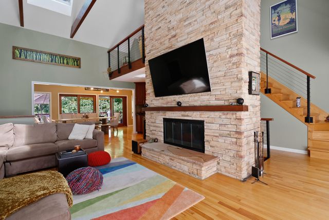 66 Ski Hill Road, Ogden Dunes, IN 46368